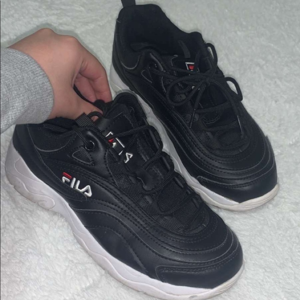 Black filas